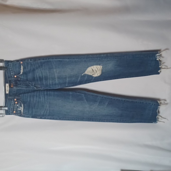 Madewell Denim - Madewell The Perfect Summer Jeans Distress on all Pockets. Size 24